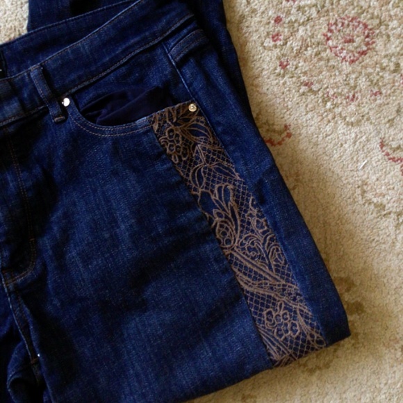 WHBM Mid Rise Everyday Soft Embellished Girlfriend Jeans in sz 12 - Picture 8 of 10